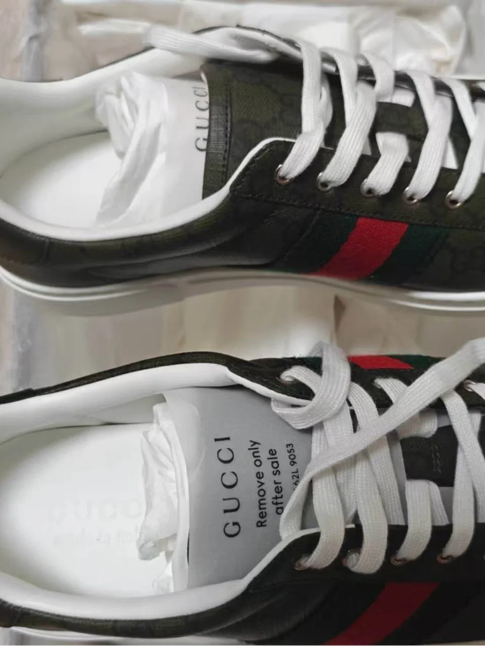 Men Gucci Ace GG Supreme Sneakers